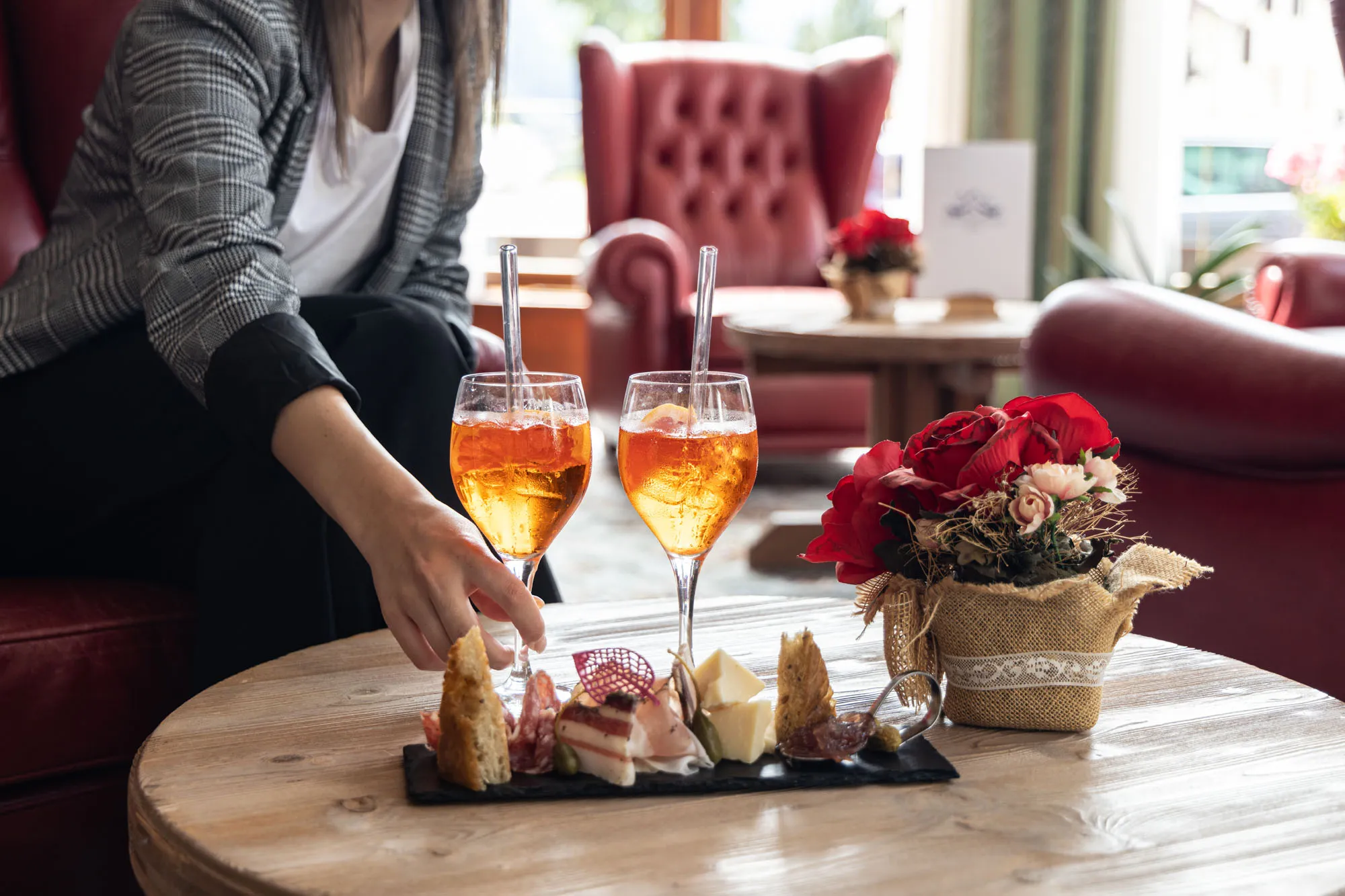 Aperitivo con spritz di Grand Hotel des Alpes, albergo a 4 stelle in centro a San Martino di Castrozza