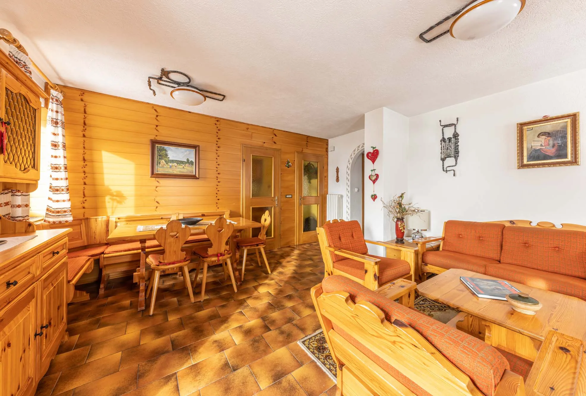 Soggiorno e zona pranzo degli Appartamenti Villa Giuliana