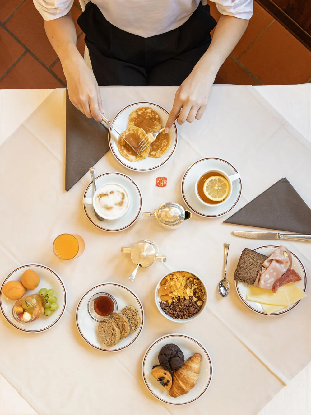 Tavolo con colazione a buffet Hotel Des Alpes
