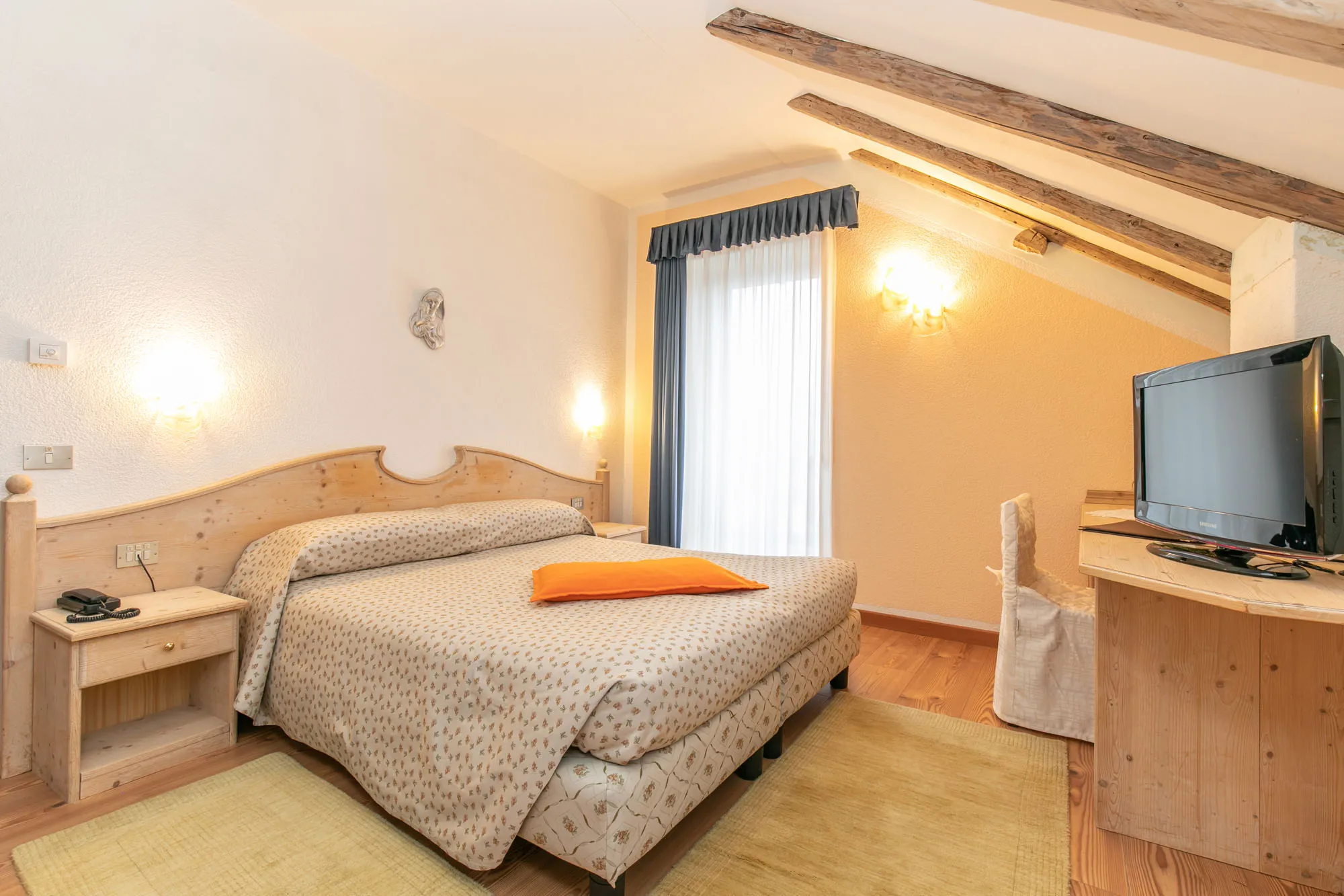Letto matrimoniale Suite Essenza Hotel Des Alpes