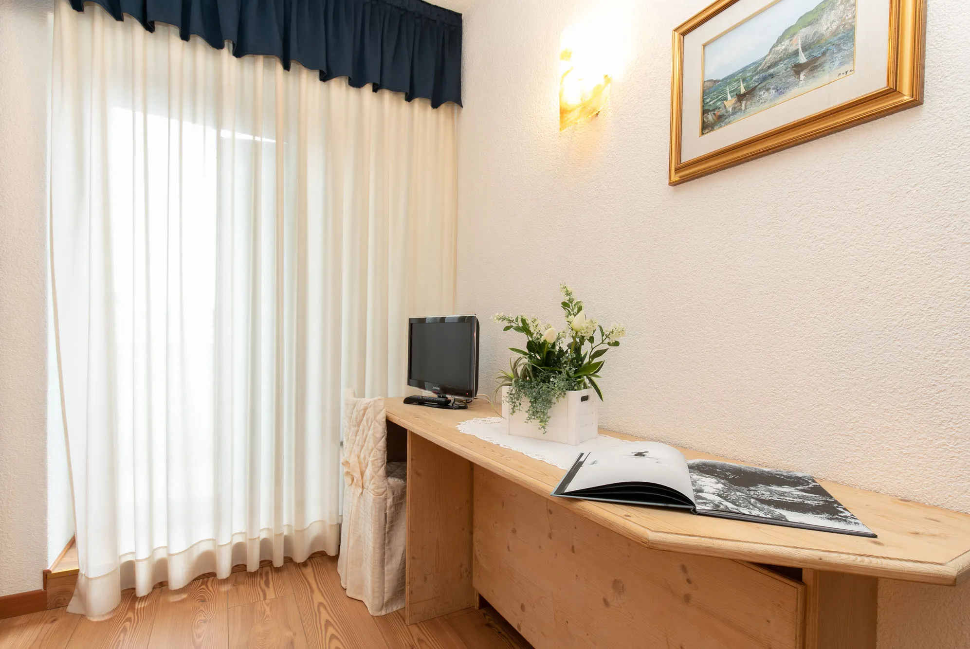 Scrivania in legno Suite Essenza Hotel Des Alpes