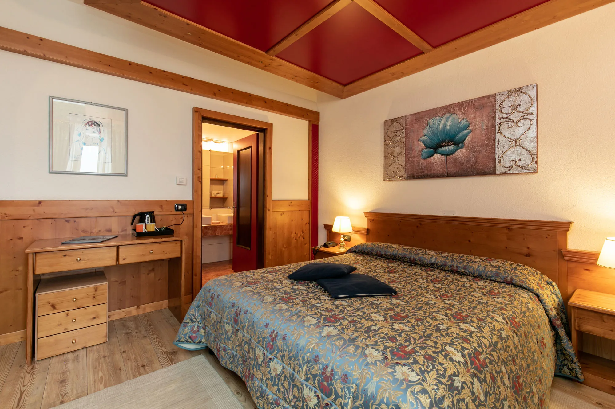Letto con quadro Suite Room Hotel Des Alpes